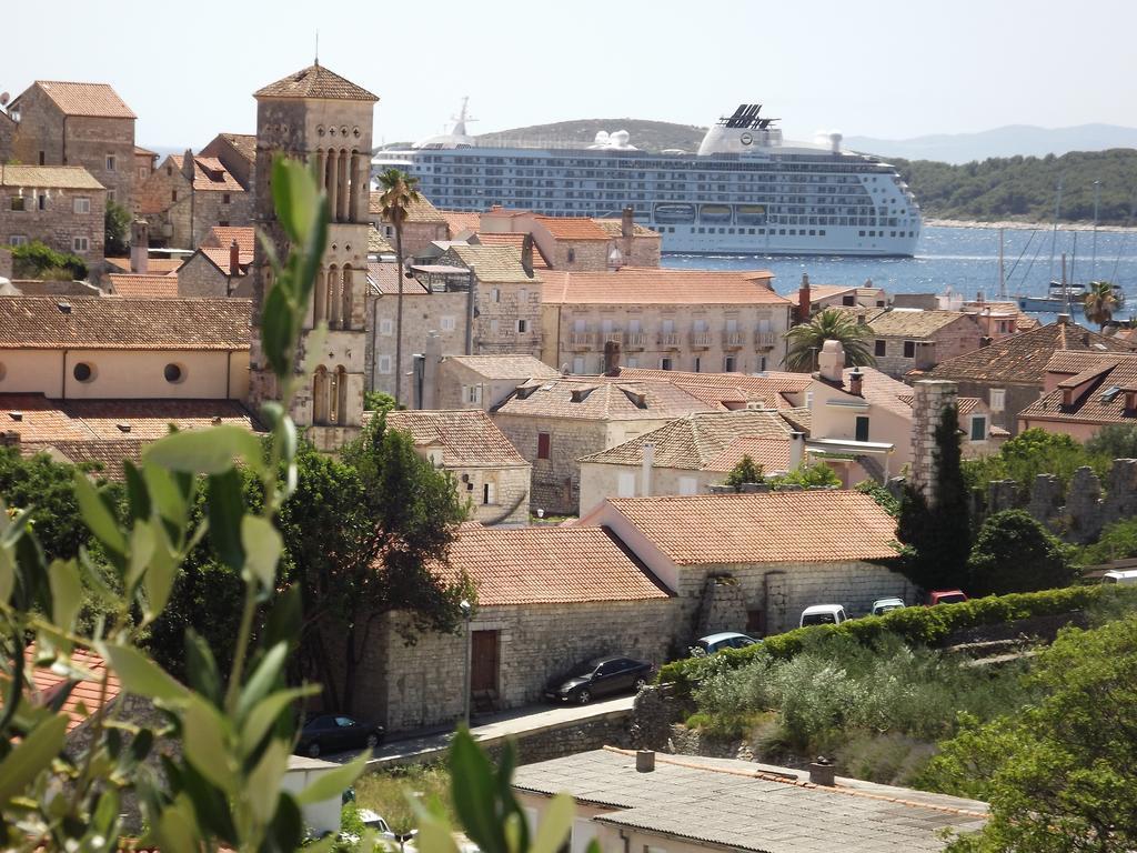 Guest House Vuljan Hvar Town Extérieur photo